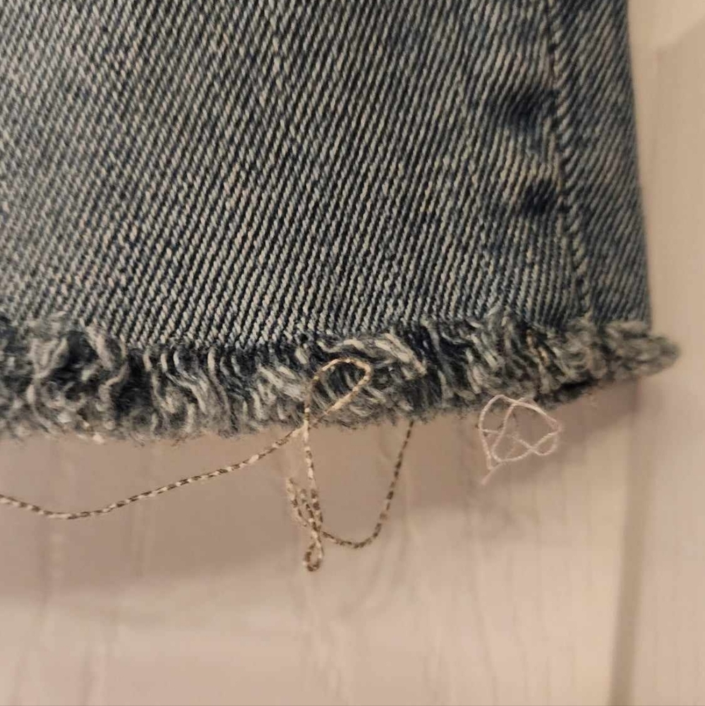 Edwin Zoe women's slim leg short distressed jean shorts In Vintage Blue size 26 - Picture 7 of 12